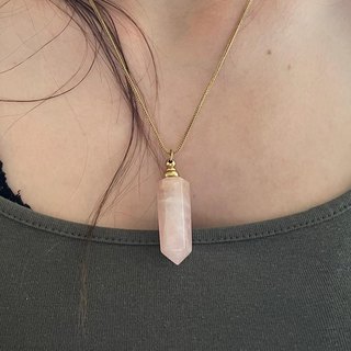 Pendentif ORI-Manus porté