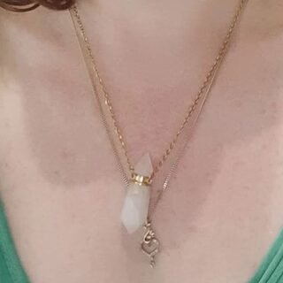 Pendentif ORI-Manus porté
