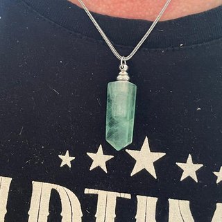 Pendentif ORI-Manus porté